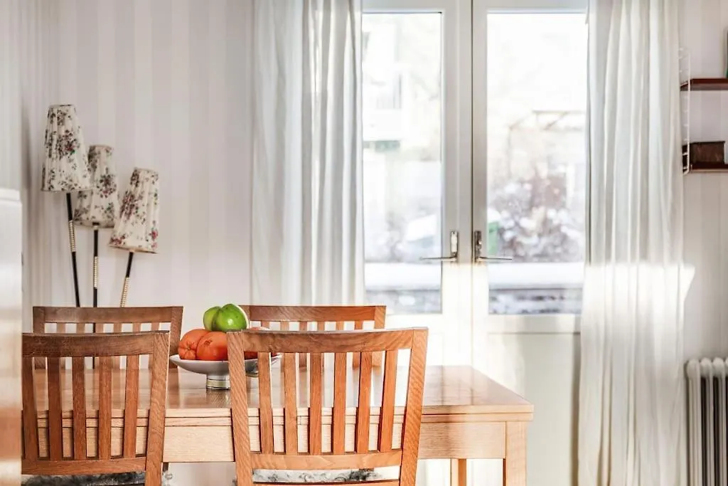 Retro Retreat With Modern Comforts Стокгольм Апартаменты